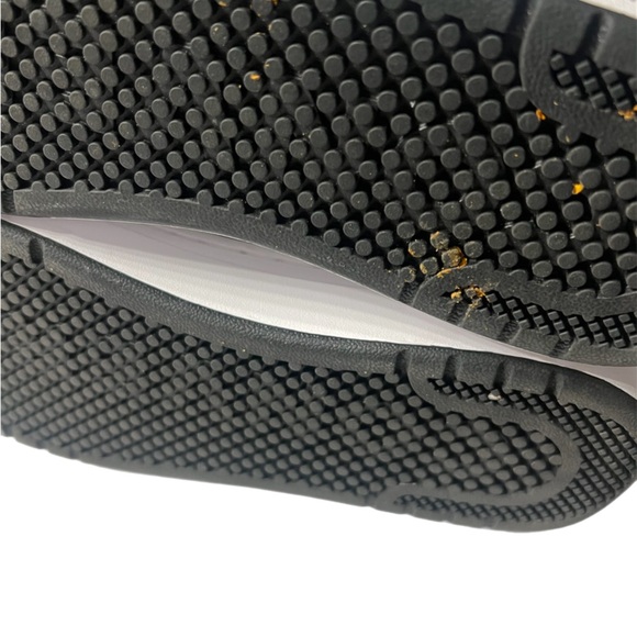 Converse size 10 Men's High-Top Sneakers - Picture 3 of 6